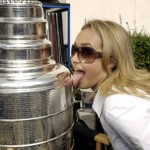 Hayden Panettiere shows her affection for the Stanley Cup